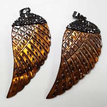 26X56MM FEATHER PENDANT-MOP BROWN COLOR